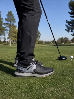 SQAIRZ Speed Men’s Golf Shoes Size 11.5 Black Gray Spikeless Performance